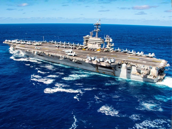 امریکا نے ایران کی جانب بڑی فورس روانہ کردی، جنگی بحری جہاز اور طیارے شامل