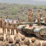 مصروف شاہراہ پر چلتی گاڑی سے بچہ گرنے کی ویڈیو وائرل، ماں گرفتار