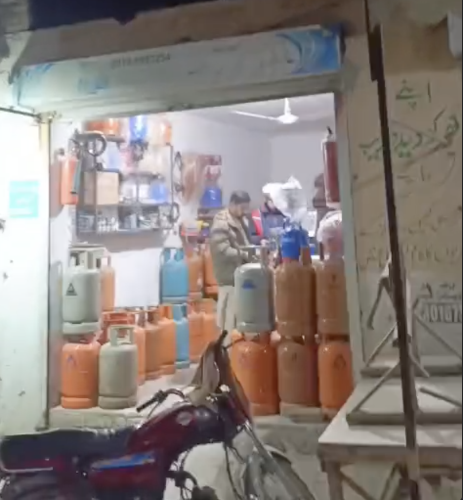 غوری ٹاؤن میں غیر قانونی گیس ری فلنگ یونٹس عوامی جانوں کے لیے سنگین خطرہ، انتظامیہ کی خاموشی پر سوالات