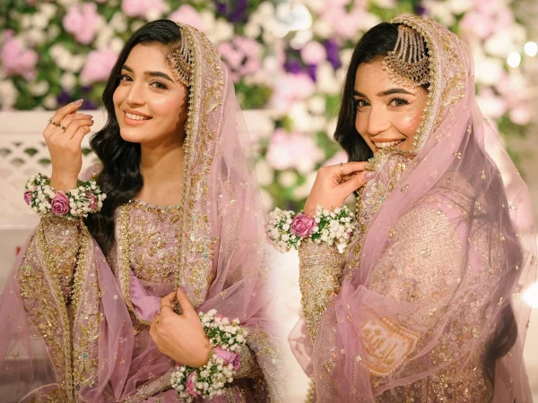 مدینہ منورہ میں نکاح کرنے والی لائبہ خان کی دعائے خیر کی تصاویر وائرل