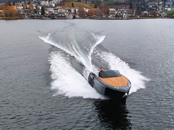 پورشے نے اپنی پُر تعیش اسپیڈ بوٹ کی رُونمائی کردی