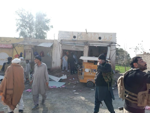 بنوں میں تھانہ میریان کے باہر بم دھماکا، بچے سمیت 2 افراد جاں بحق، 20 زخمی