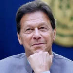 عمران خان کی بہنوں  اور ارکان اسمبلی کے قریب  مشتبہ مسلح شخص  کون؟