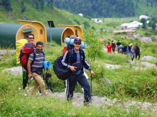 کیا آپ کم بجٹ میں  ملکی اور غیر ملکی ٹور کرنا چاہتے ہیں؟ جانیے کیسے!