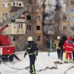 عمران خان کی بہنوں  اور ارکان اسمبلی کے قریب  مشتبہ مسلح شخص  کون؟