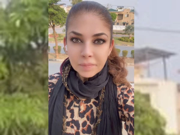 عمران خان کی آنکھ خراب ہونے کا سن کر مشی خان رو پڑیں، ویڈیو وائرل