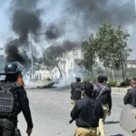 پمز میٹرو اسٹیشن پر سیکیورٹی میں غفلت، اہلکار موبائل فون میں مصروف، شہریوں کا سخت نوٹس لینے کا مطال