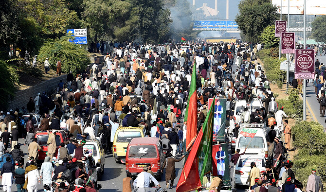ایرانی سپریم لیڈر کی مبینہ شہادت کی خبروں کے بعد اسلام آباد میں کشیدگی، شاہراہ دستور پر ہنگامہ آرائی