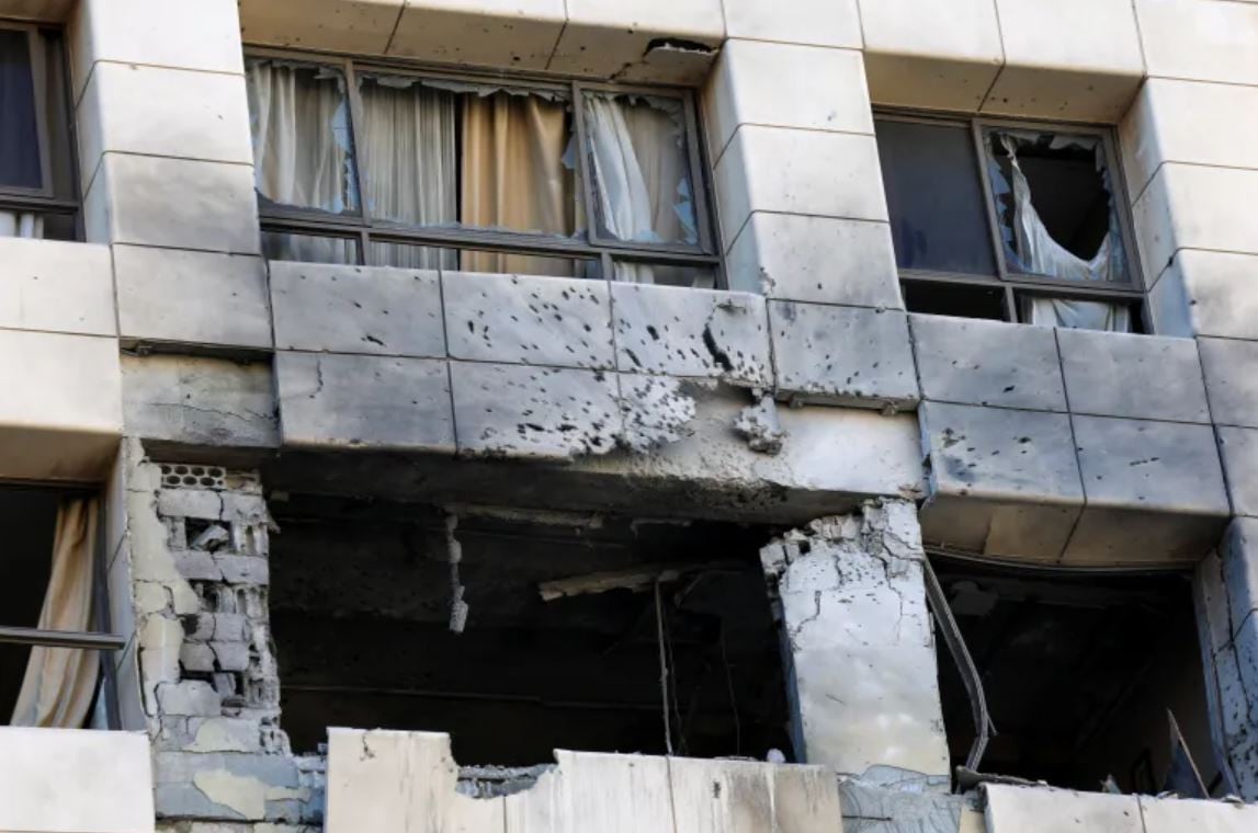 اسرائیل کا بیروت کے مصروف ہوٹل پر فضائی حملہ، 4 افراد جاں بحق