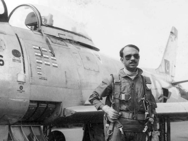 60 سیکنڈ میں دشمن کے 5 طیارے تباہ کرنے والے پائلٹ ایم ایم عالم کی آج 13 ویں برسی