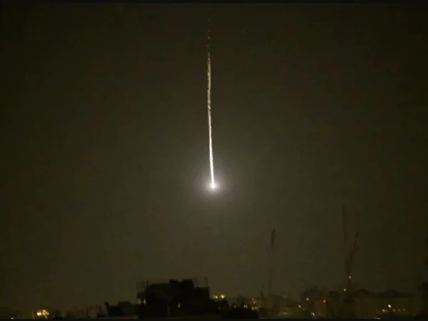 جنگ بندی کیلئے مذاکرات کی خبروں کے درمیان ایران کے امریکا و اسرائیل کیخلاف میزائیل حملے جاری