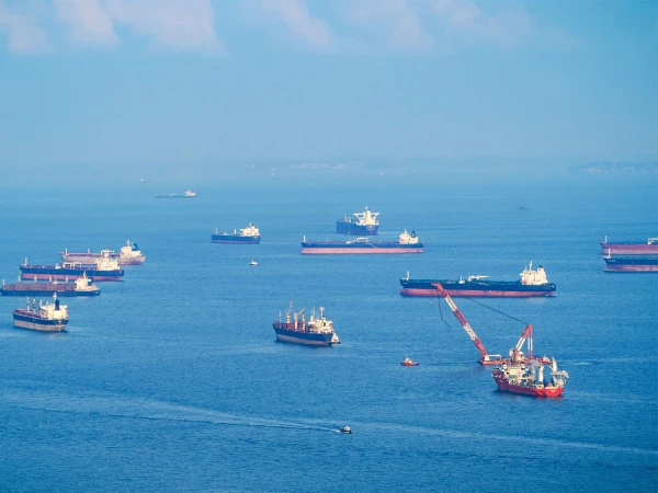 آبنائے ہرمز کھل گئی، ایران نے غیر دشمن جہازوں کو گزرنے کی مشروط اجازت دے دی