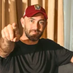 امریکی نائب صدر کی زیرِقیادت اعلیٰ سطح وفدپاکستان پہنچ گیا، نائب وزیراعظم اور فیلڈ مارشل نے استقبال کیا