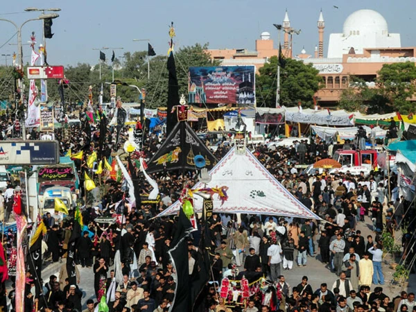 نواسہ رسولؐ اور شہدائے کربلا کی عظیم قربانیوں کی یاد میں ملک بھر میں آج یوم عاشور منایا جا رہا ہے