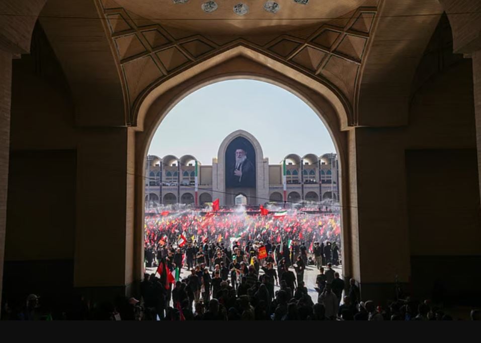 شہید سید علی خامنہ ای کی آخری رسومات، تہران میں تاریخی جنازہ جلوس کا آغاز ہوگیا