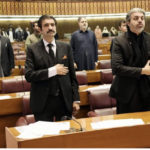 میرے گانے اپنے غلط کاموں کیلئے استعمال نہ کریں‘، آریانا گرانڈے ٹرمپ کی ٹیم پر برس پڑیں